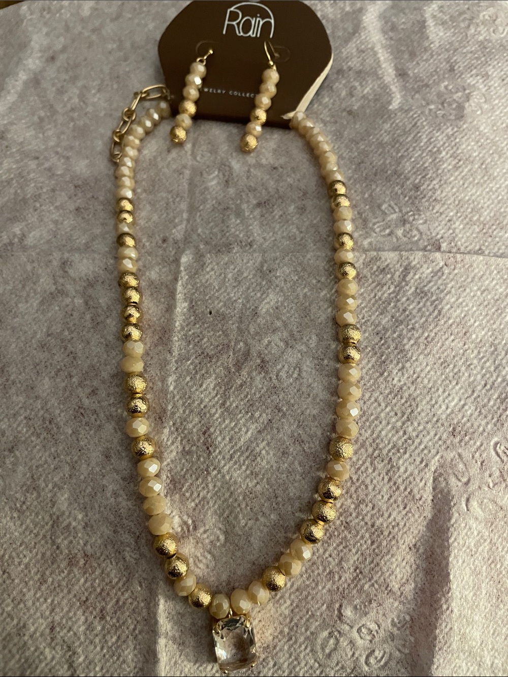 Jewelry Collection Cream & Gold Necklace With Pendant & Earrings NEW